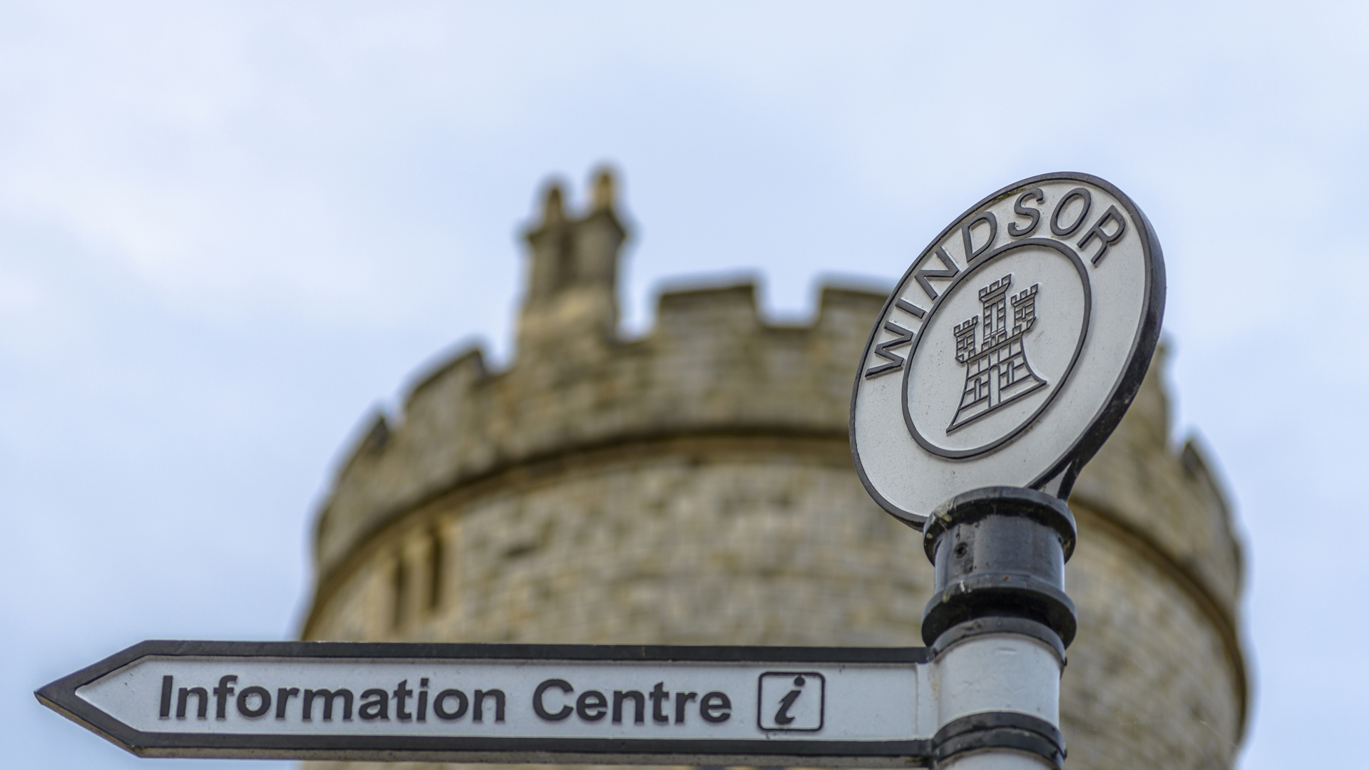 Windsor castle sign