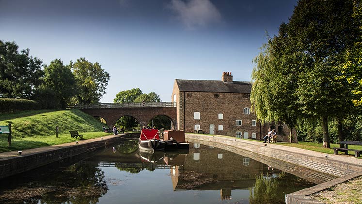 Kennett and Avon Canal Wiltshire AP