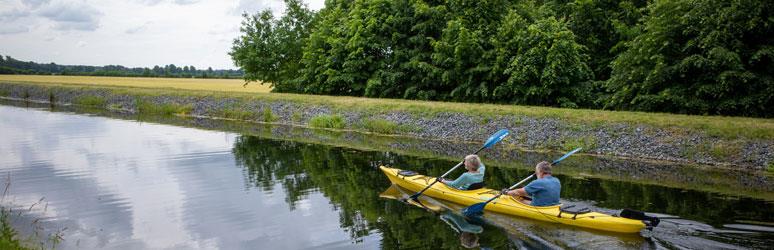 Couple kayaking on the River Thames