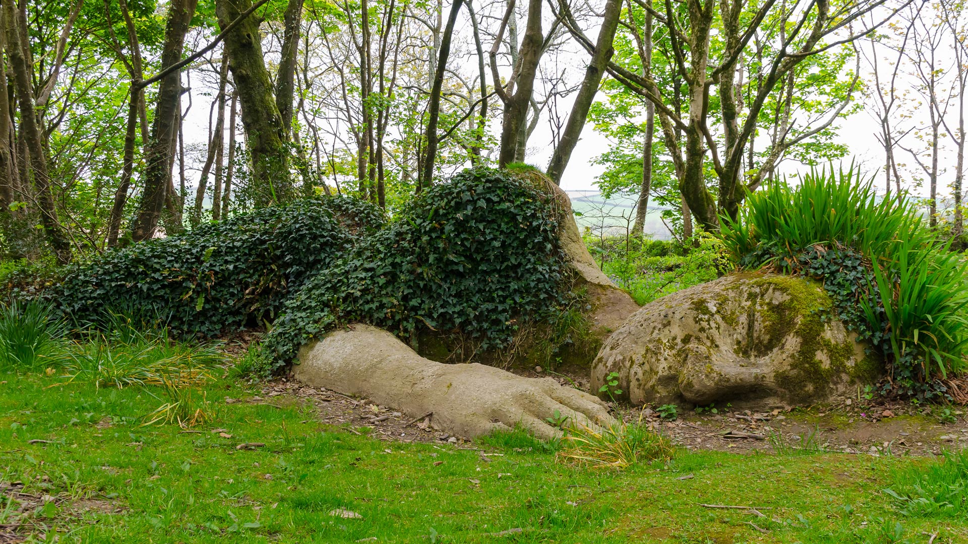 statue