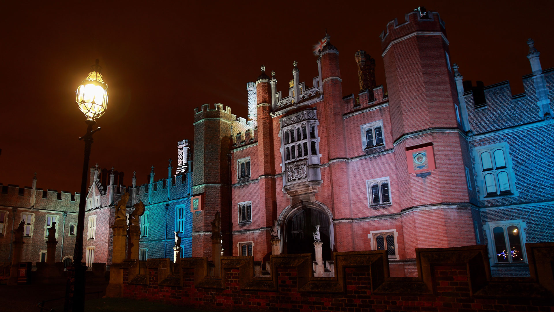 Hampton Court Palace at night