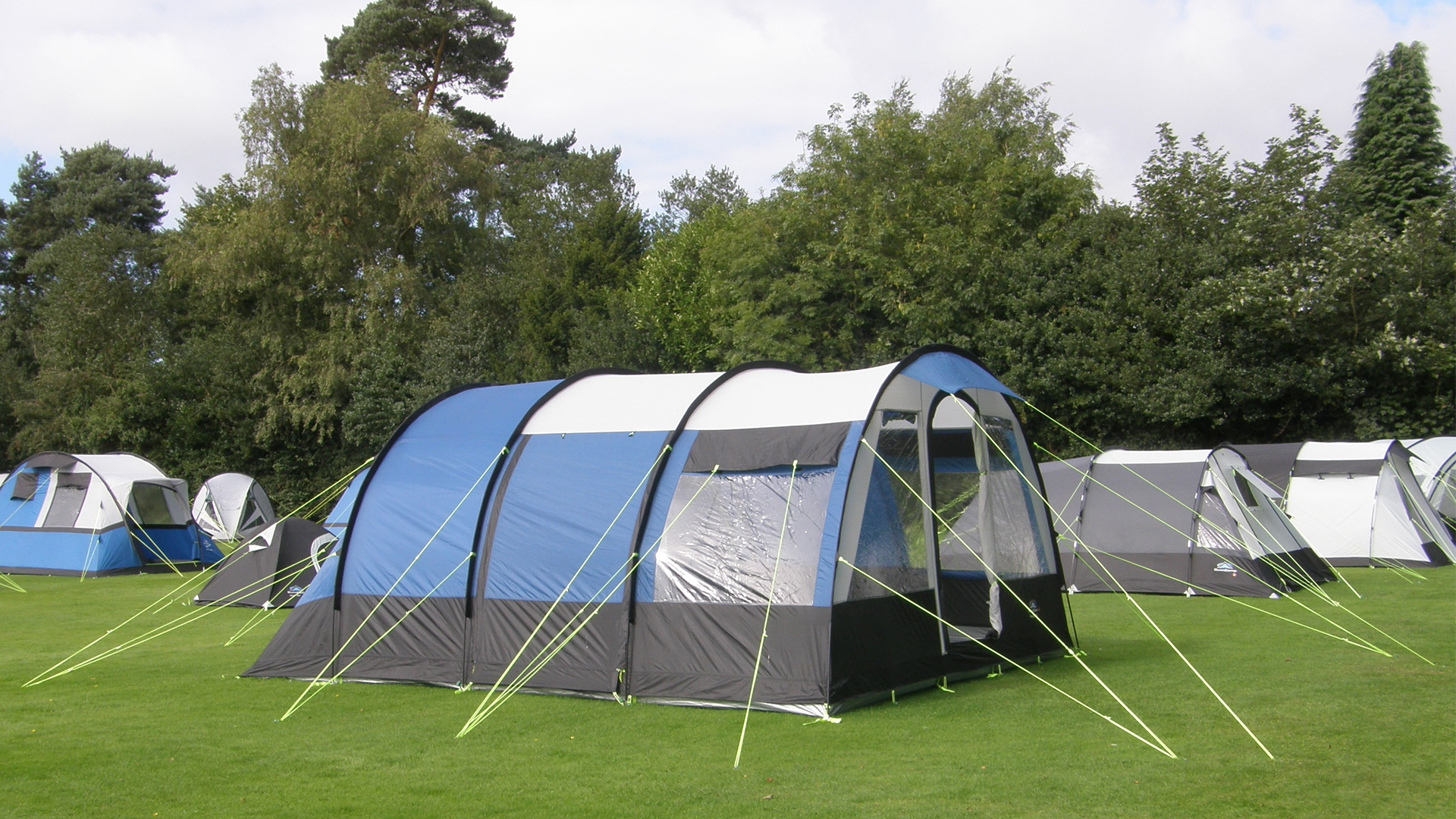 Large tunnel tent