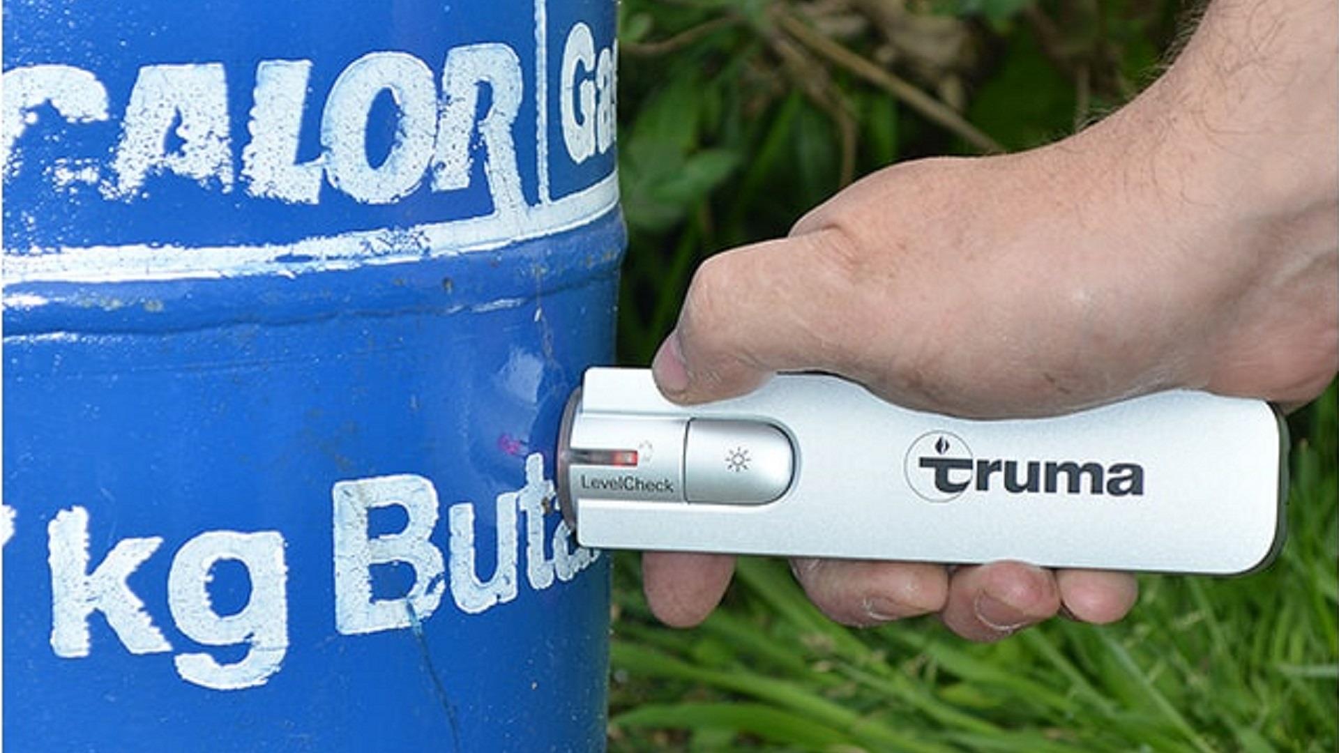 Gas level check aid