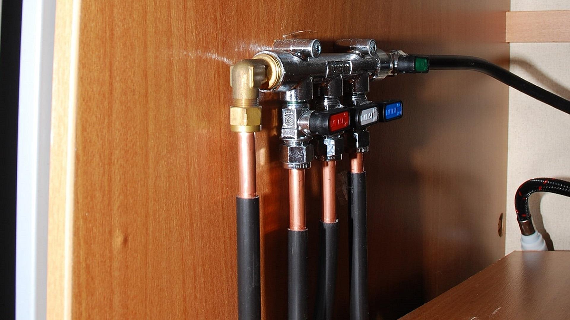 Gas valve manifold