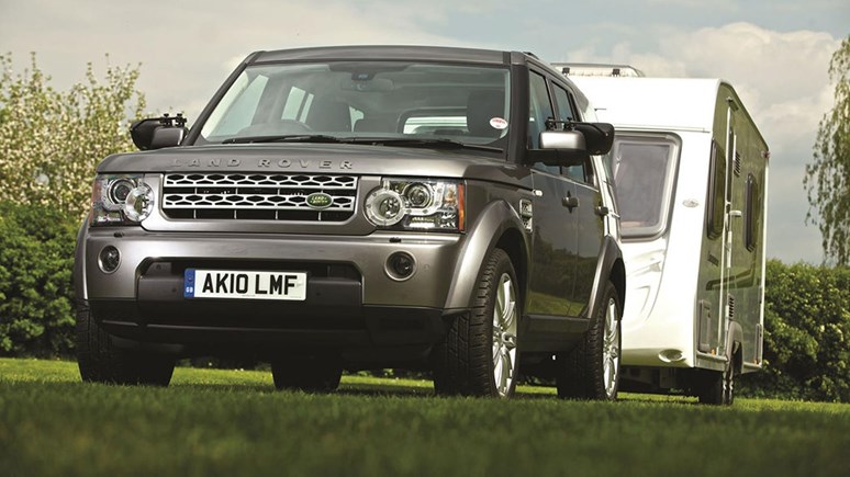 land rover towing caravan