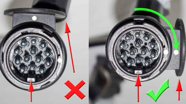 If the locking ring is not lined up as here on the left the plug will not go into the socket