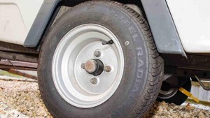 Unbraked trailer wheel and tyre
