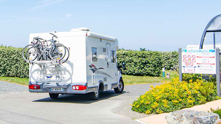 A number of rules apply to carrying loads at the rear of a vehicle or camping unit in Europe