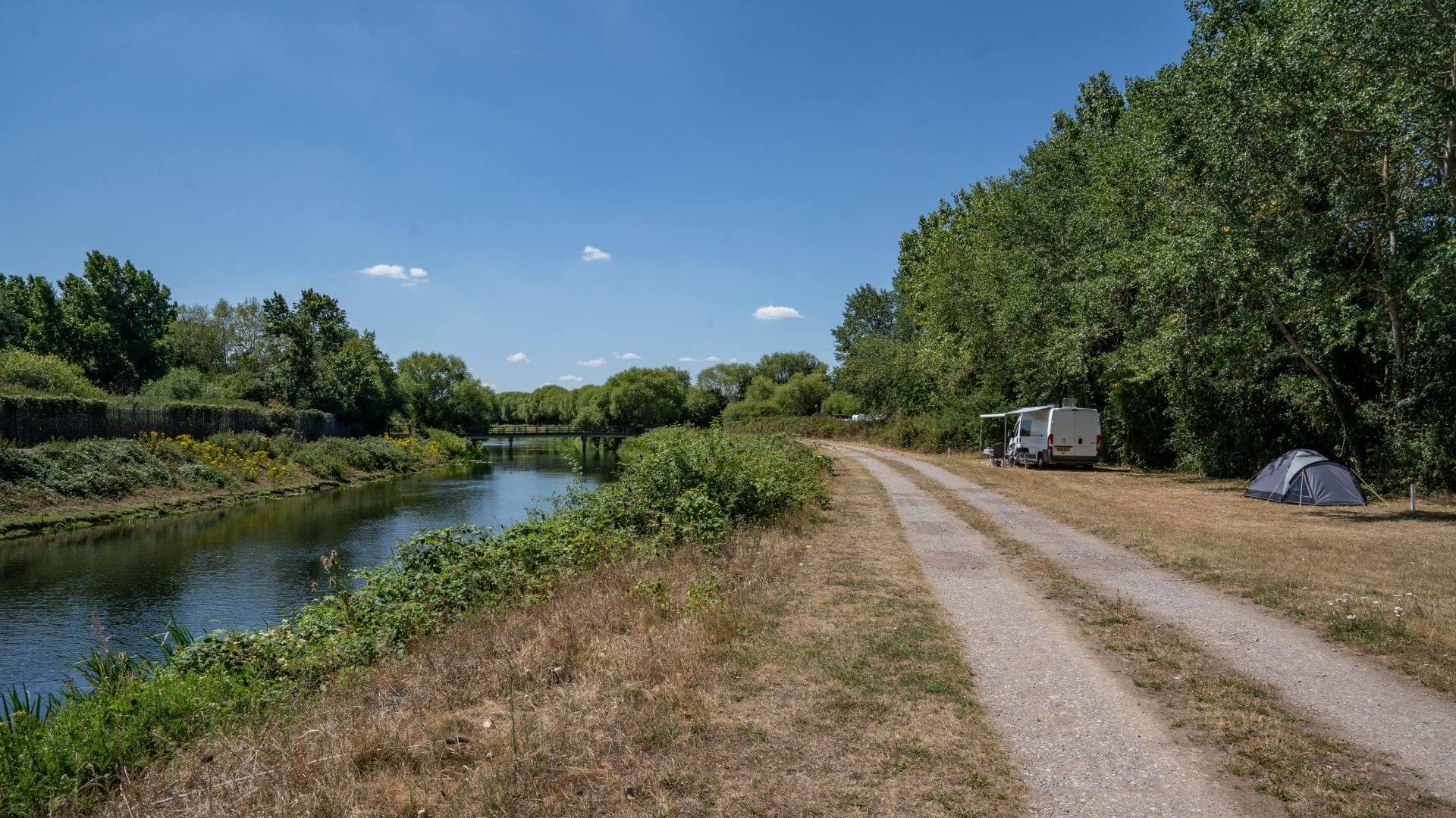 Walton-on-Thames Camping and Caravanning Club Site — photo 4