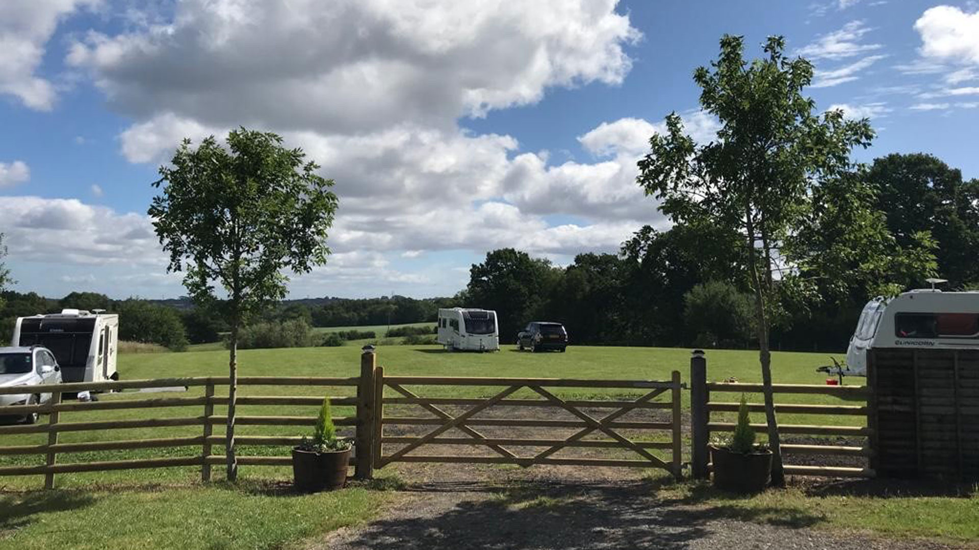 Halesowen Dayhouse Farm and Fishery The Camping and Caravanning Club
