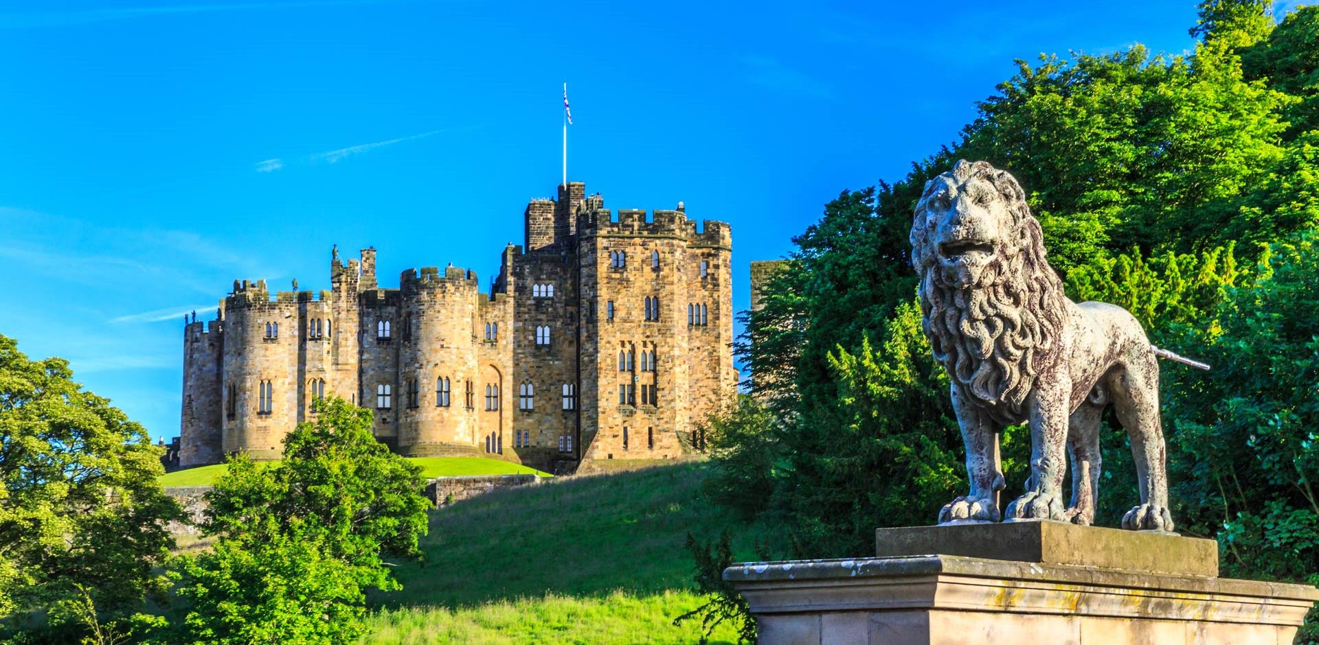 Alnwick Castle and Statue