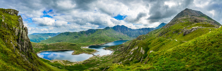 Beautiful landscape panorama of Snowdonia National Park