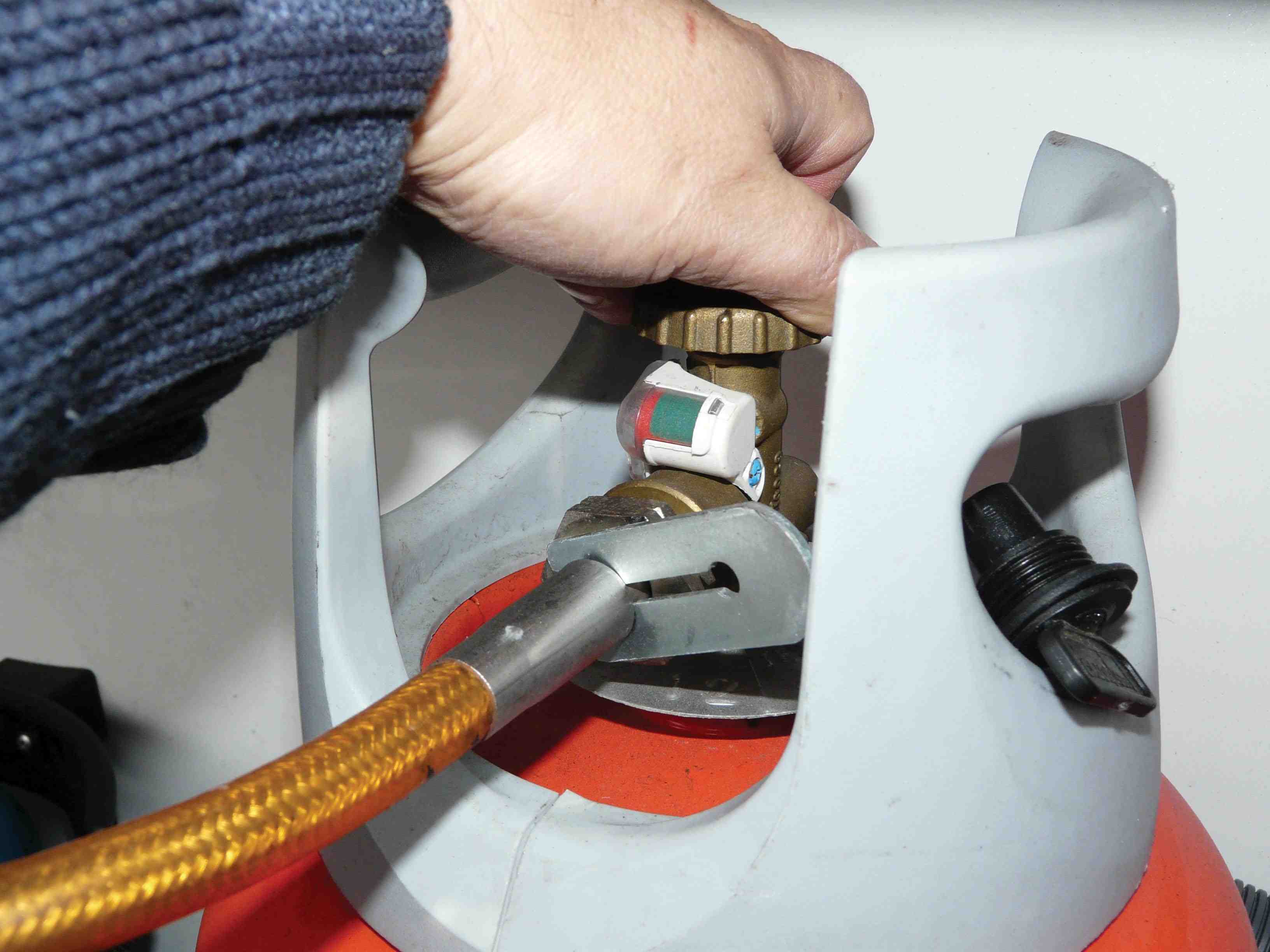 Make sure the valves on the top of gas cylinders are closed or the regulators disconnected and caps fitted